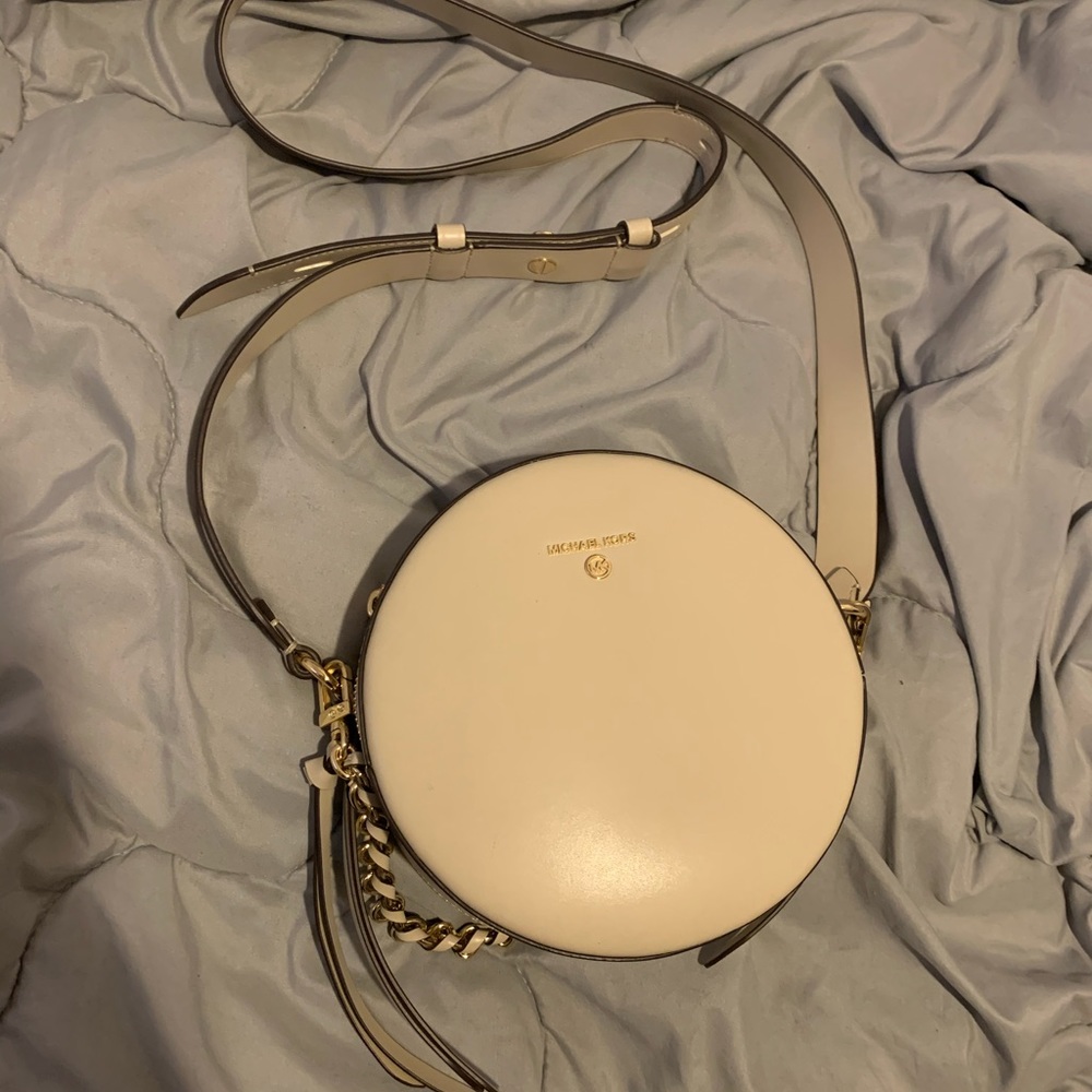 Michael kors circle crossbody